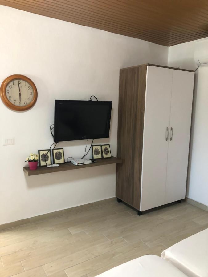 Olive House. Hotel Vlore Luaran gambar