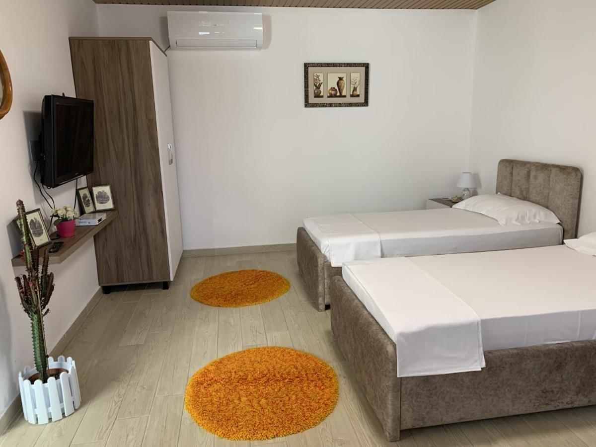 Olive House. Hotel Vlore Luaran gambar